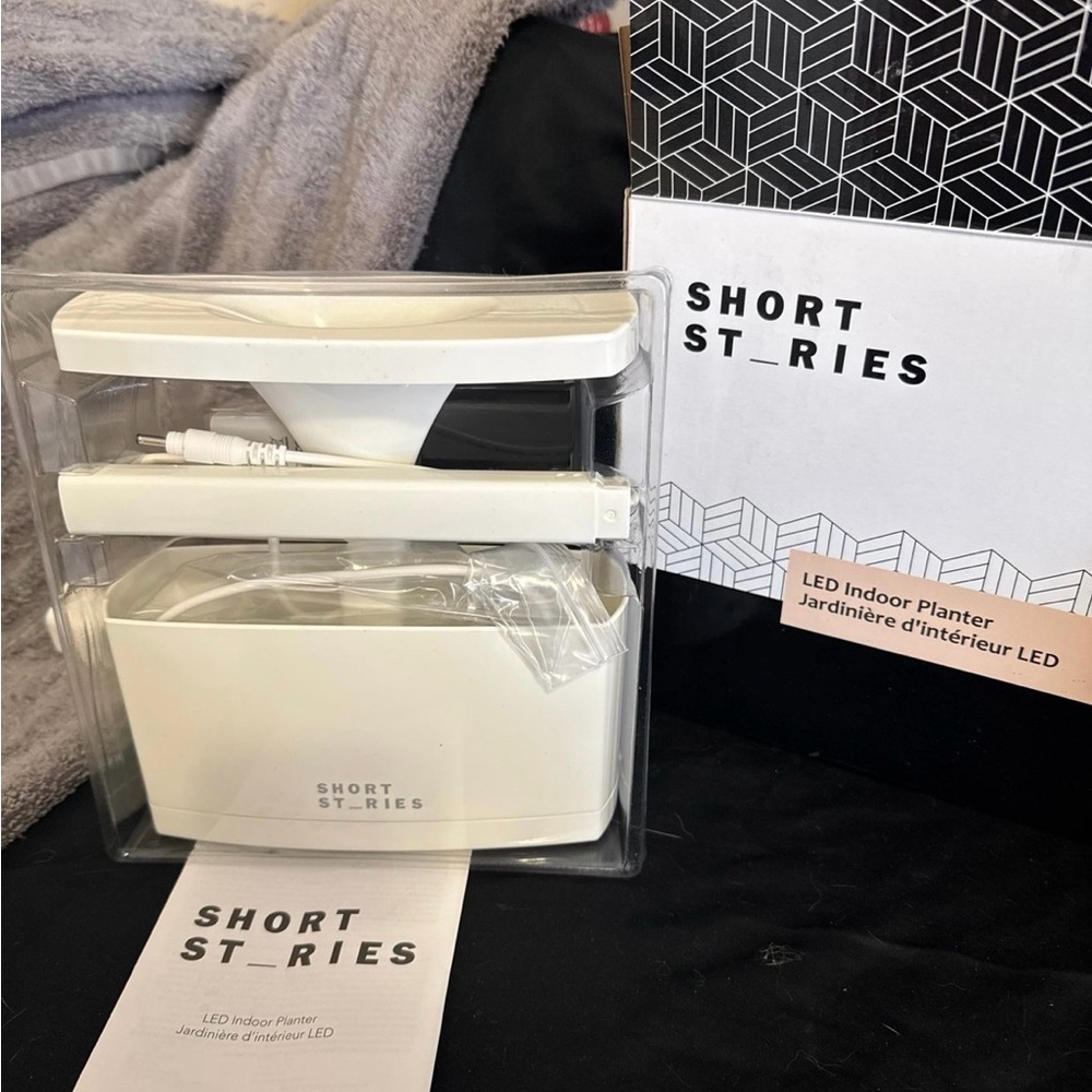 Short Stories LED Indoor Planter